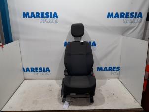 Used Seat, right Renault Scénic III (JZ) 2.0 16V CVT Price € 75,00 Margin scheme offered by Maresia Parts