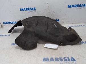 Used Wheel arch liner Renault Scénic III (JZ) 2.0 16V CVT Price € 25,00 Margin scheme offered by Maresia Parts