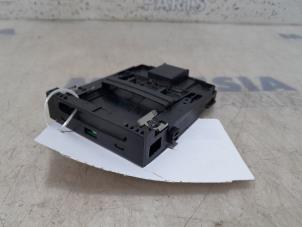 Used Card reader (lock) Renault Scénic III (JZ) 2.0 16V CVT Price € 25,00 Margin scheme offered by Maresia Parts