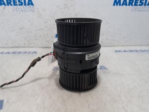 Used Heating and ventilation fan motor Renault Scénic III (JZ) 2.0 16V CVT Price € 50,00 Margin scheme offered by Maresia Parts