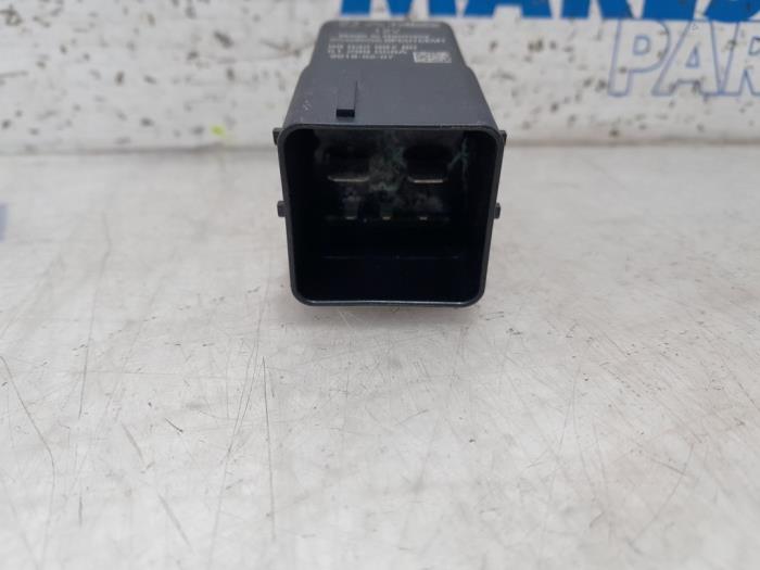 Glow plug relay Citroen Berlingo 1.6 BlueHDI 100 9803299780