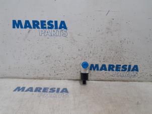 Used Windscreen washer pump Citroen Berlingo 1.6 BlueHDI 100 Price € 12,10 Inclusive VAT offered by Maresia Parts