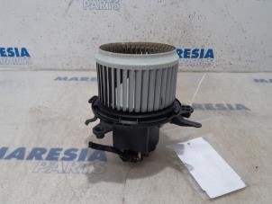 Usados Motor de ventilador de calefactor Citroen Berlingo 1.6 BlueHDI 100 Precio € 54,45 IVA incluido ofrecido por Maresia Parts