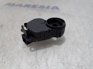 Used Heater valve motor Renault Megane IV (RFBB) 1.2 Energy TCE 100 Price € 30,00 Margin scheme offered by Maresia Parts