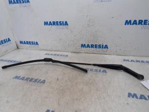 Used Front wiper arm Peugeot 508 SW (8E/8U) 1.6 THP 16V Price € 20,00 Margin scheme offered by Maresia Parts