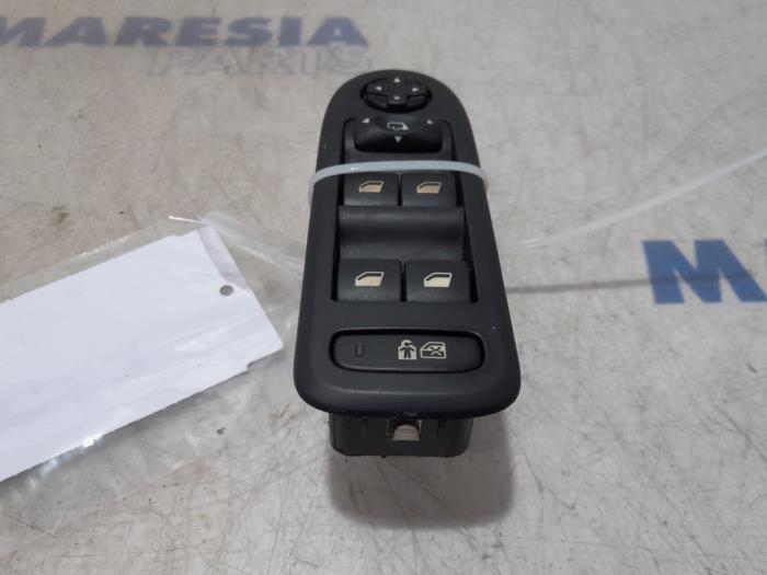 Usados Interruptor combinado de ventanillas Peugeot 508 SW (8E/8U) 1.6 THP 16V Precio € 50,00 Norma de margen ofrecido por Maresia Parts