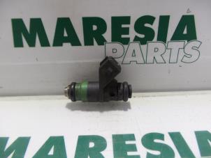 Gebrauchte Injektor (Benzineinspritzung) Renault Espace (JE) 2.0i RTE,RXE Preis € 20,00 Margenregelung angeboten von Maresia Parts