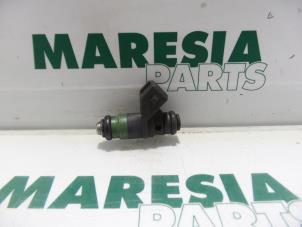 Gebrauchte Injektor (Benzineinspritzung) Renault Espace (JE) 2.0i RTE,RXE Preis € 20,00 Margenregelung angeboten von Maresia Parts