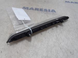Używane Dodatkowe swiatlo stopu srodek Peugeot 508 SW (8E/8U) 1.6 THP 16V Cena € 35,00 Procedura marży oferowane przez Maresia Parts