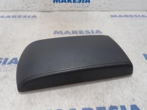 Used Armrest Peugeot 508 SW (8E/8U) 1.6 THP 16V Price € 75,00 Margin scheme offered by Maresia Parts