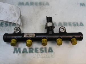 Used Fuel injector nozzle Peugeot 407 (6D) 2.0 HDiF 16V Price € 105,00 Margin scheme offered by Maresia Parts