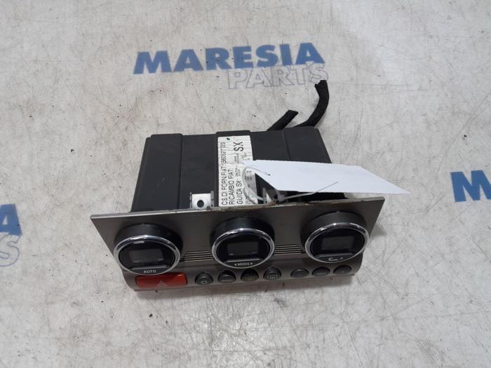 Heater control panel from a Alfa Romeo 156 Sportwagon (932) 1.9 JTD 16V Q4 2006