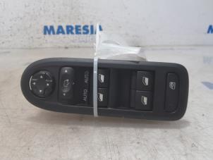 Usagé Commutateur combi vitres Citroen C3 (SC) 1.2 VTi 82 12V Prix € 25,00 Règlement à la marge proposé par Maresia Parts