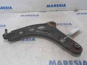 Used Front lower wishbone, left Opel Vivaro 1.6 CDTI 90 Price € 42,35 Inclusive VAT offered by Maresia Parts