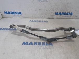Used Wiper mechanism Opel Vivaro 1.6 CDTI 90 Price € 72,60 Inclusive VAT offered by Maresia Parts