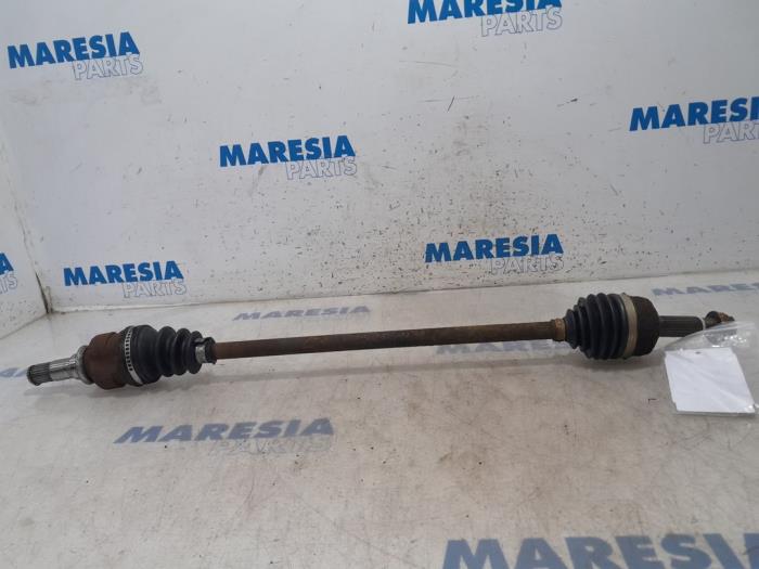 Front drive shaft, right from a Peugeot 107 1.0 12V 2008