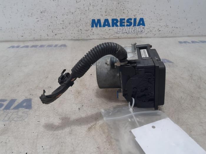 Used ABS pump Peugeot 107 1.0 12V Price € 25,00 Margin scheme offered by Maresia Parts