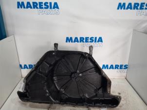 Used Spare wheel holder Renault Scénic III (JZ) 1.2 16V TCe 130 Price € 94,99 Margin scheme offered by Maresia Parts
