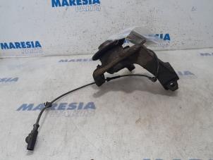 Used Knuckle, front right Peugeot 107 1.0 12V Price € 30,00 Margin scheme offered by Maresia Parts