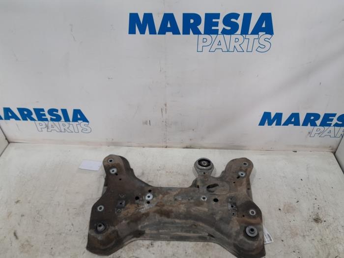 Begagnade Underram Opel Vivaro 1.6 CDTI 90 Pris € 158,81 Inklusive moms erbjuds av Maresia Parts