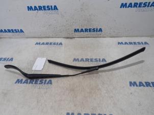 Used Front wiper arm Alfa Romeo MiTo (955) 1.3 JTDm 16V Eco Price € 15,00 Margin scheme offered by Maresia Parts