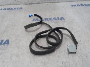 Usados Antena GPS Opel Vivaro 1.6 CDTI 90 Precio € 24,20 IVA incluido ofrecido por Maresia Parts