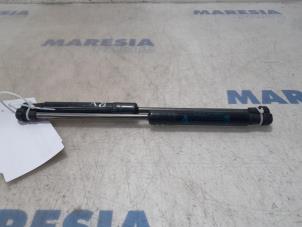 Used Set of bonnet gas struts Opel Vivaro 1.6 CDTI 90 Price € 18,15 Inclusive VAT offered by Maresia Parts