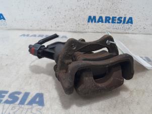 Used Rear brake calliper, left Renault Scénic III (JZ) 1.2 16V TCe 130 Price € 75,00 Margin scheme offered by Maresia Parts