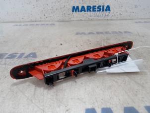 Używane Dodatkowe swiatlo stopu srodek Peugeot 107 1.0 12V Cena € 20,00 Procedura marży oferowane przez Maresia Parts