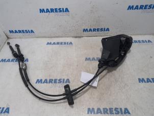 Used Gear stick Opel Vivaro 1.6 CDTi BiTurbo 125 Price € 60,50 Inclusive VAT offered by Maresia Parts