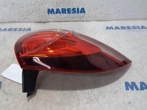 Used Taillight, left Renault Clio IV Estate/Grandtour (7R) 0.9 Energy TCE 12V Price € 50,00 Margin scheme offered by Maresia Parts