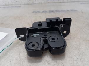 Used Tailgate lock mechanism Renault Scénic III (JZ) 1.2 16V TCe 130 Price € 14,95 Margin scheme offered by Maresia Parts