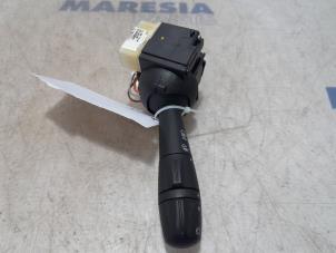 Used Indicator switch Renault Clio IV Estate/Grandtour (7R) 0.9 Energy TCE 12V Price € 35,00 Margin scheme offered by Maresia Parts