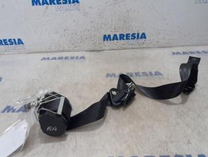 Used Rear seatbelt, right Renault Scénic III (JZ) 1.2 16V TCe 130 Price € 35,00 Margin scheme offered by Maresia Parts