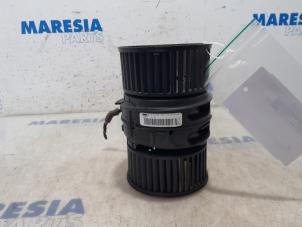 Used Heating and ventilation fan motor Renault Scénic III (JZ) 1.2 16V TCe 130 Price € 50,00 Margin scheme offered by Maresia Parts