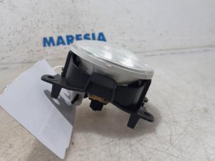Używane Swiatlo przeciwmgielne lewy przód Peugeot 5008 I (0A/0E) 1.6 HDiF 16V Cena € 10,00 Procedura marży oferowane przez Maresia Parts