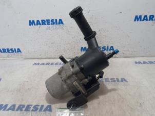 Used Power steering pump Peugeot 5008 I (0A/0E) 1.6 HDiF 16V Price € 183,75 Margin scheme offered by Maresia Parts