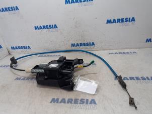 Used Parking brake motor Peugeot 5008 I (0A/0E) 1.6 HDiF 16V Price € 262,50 Margin scheme offered by Maresia Parts