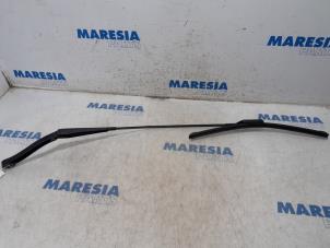 Used Front wiper arm Renault Trafic (1FL/2FL/3FL/4FL) 1.6 dCi 140 Twin Turbo Price € 30,25 Inclusive VAT offered by Maresia Parts