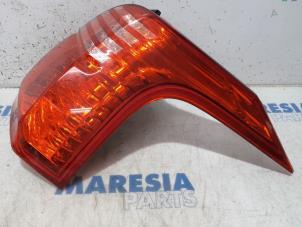 Used Taillight, right Peugeot 5008 I (0A/0E) 1.6 HDiF 16V Price € 174,00 Margin scheme offered by Maresia Parts