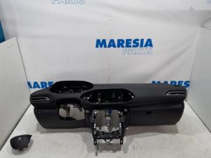 Usagé Airbag set + dashboard Peugeot 308 SW (L4/L9/LC/LJ/LR) 1.2 12V e-THP PureTech 110 Prix € 900,00 Règlement à la marge proposé par Maresia Parts