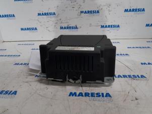 Gebrauchte Frontscheibenanzeige Peugeot 5008 I (0A/0E) 1.6 HDiF 16V Preis € 131,25 Margenregelung angeboten von Maresia Parts