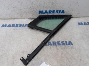 Used Quarter light, front left Peugeot 5008 I (0A/0E) 1.6 HDiF 16V Price € 30,00 Margin scheme offered by Maresia Parts