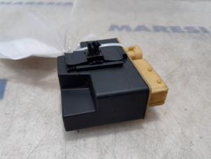 Used Glow plug relay Peugeot 5008 I (0A/0E) 1.6 HDiF 16V Price € 19,90 Margin scheme offered by Maresia Parts