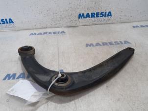 Used Front lower wishbone, right Peugeot 5008 I (0A/0E) 1.6 HDiF 16V Price € 25,00 Margin scheme offered by Maresia Parts