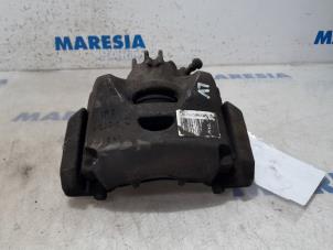 Used Front brake calliper, left Peugeot 5008 I (0A/0E) 1.6 HDiF 16V Price € 13,99 Margin scheme offered by Maresia Parts
