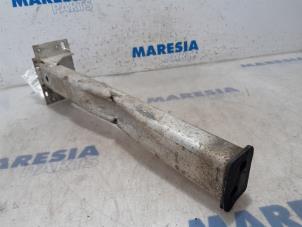Used Front bumper bracket, left Peugeot 5008 I (0A/0E) 1.6 HDiF 16V Price € 25,00 Margin scheme offered by Maresia Parts