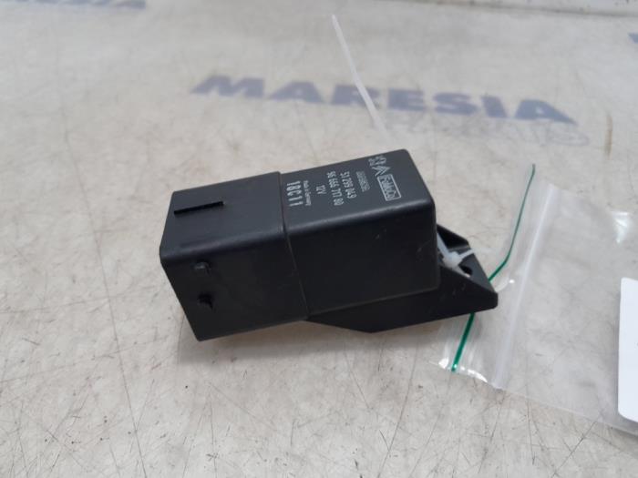 Glow plug relay from a Peugeot 5008 I (0A/0E) 1.6 HDiF 16V 2011