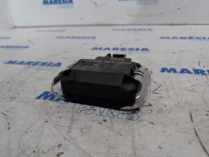 Used Rain sensor Peugeot 5008 I (0A/0E) 1.6 HDiF 16V Price € 35,00 Margin scheme offered by Maresia Parts