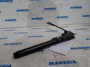 Used Seatbelt tensioner, right Peugeot 5008 I (0A/0E) 1.6 HDiF 16V Price € 39,00 Margin scheme offered by Maresia Parts